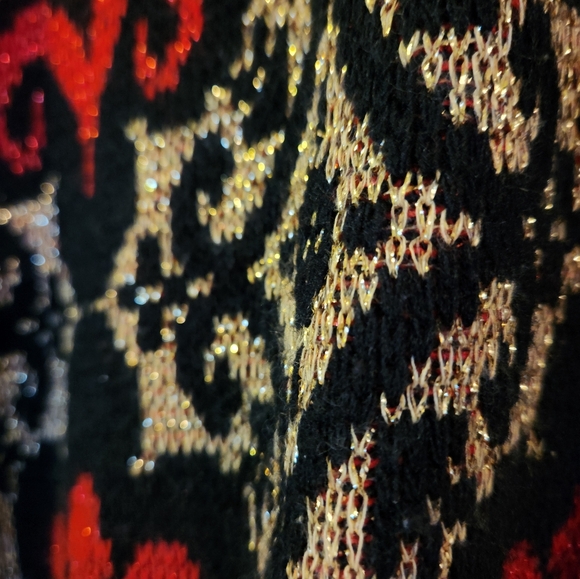 ❤️🔥3/$18 VTG Shimmer Sweater - Picture 3 of 7